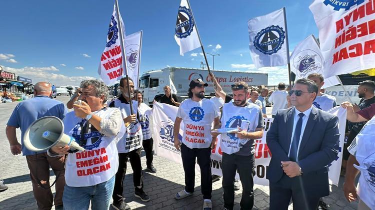 ‘PATRONLARIN İKİ DUDAĞI ARASINDAYIZ’