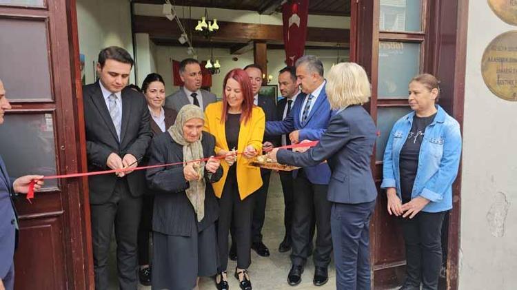 SEVİNÇLİYİM
