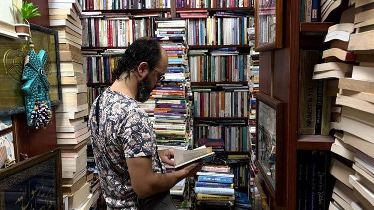 İNTERNET, KİTAPÇIYA GİTME ALIŞKANLIĞINI DA DEĞİŞTİRDİ