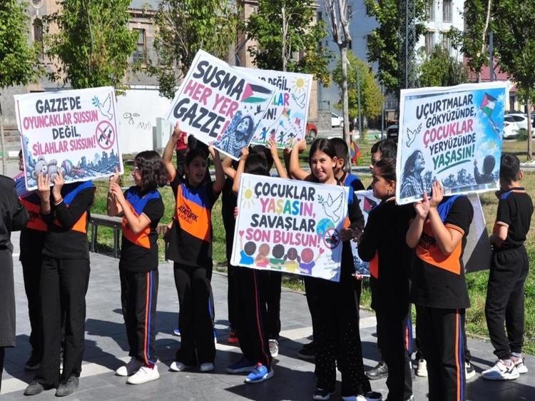 ‘GAZZE’DEKİ ÇOCUKLAR HER ZAMAN KALBİMİZDE YAŞIYOR’
