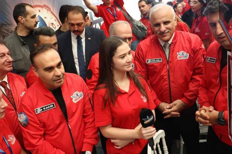 ‘DÜNYAYA GÜÇLÜ BİR MESAJ VERİYORLAR’