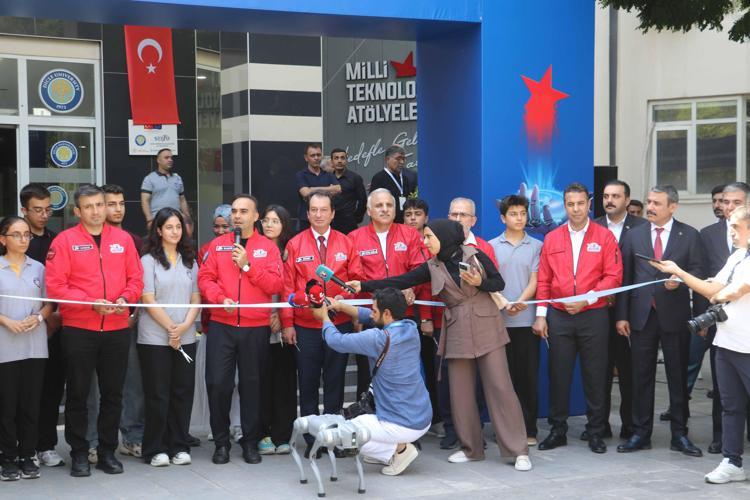 DİCLE ÜNİVERSİTESİ’NDE MİLLİ TEKNOLOJİ ATÖLYESİ AÇILDI