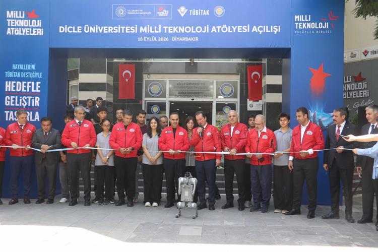 ‘DÜNYADA ÜRETİLEN 100 İHA’NIN 65’TEN FAZLASI TÜRKİYE’DE ÜRETİLİYOR’