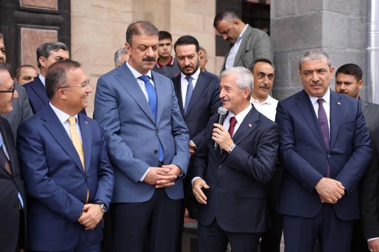 ‘RAMAZAN AYINA KADAR TÜM CAMİLER İBADETE AÇILACAK’
