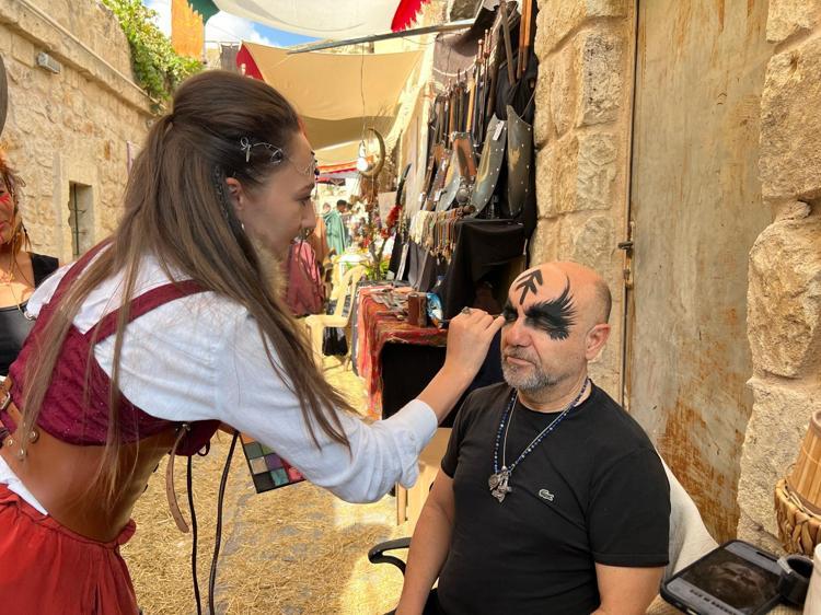 MACAR MÜZİSYENLER 3 YILDIR ETKİNLİKTE