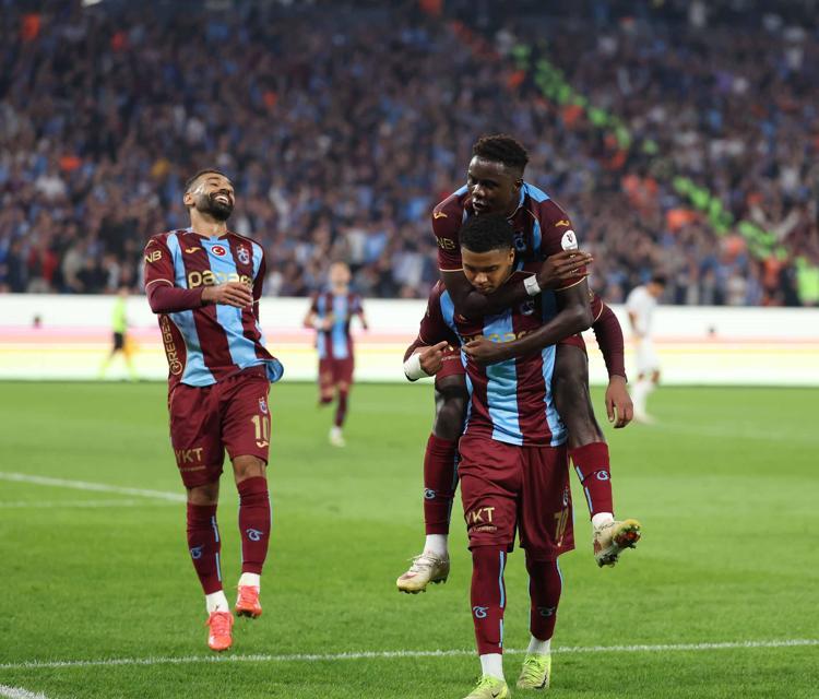 SALAH GALATASARAY KARŞISINDA TARİHE GEÇTİ