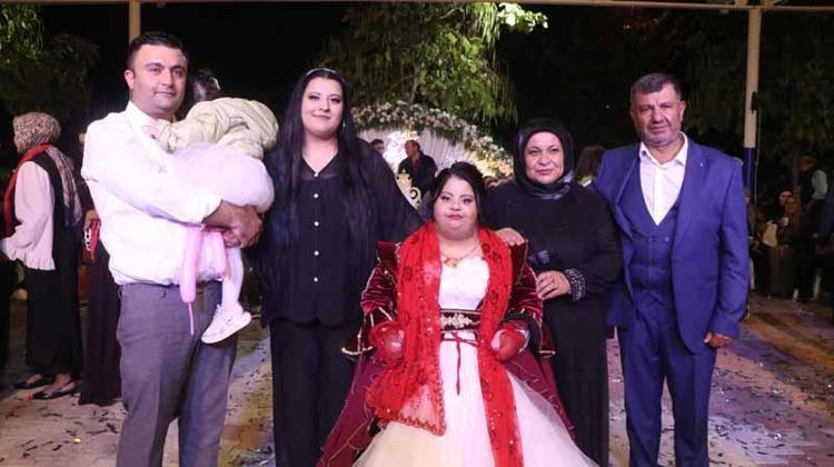 GELİN ÇİÇEĞİNİ KAPINCA ÇOK MUTLU OLMUŞTU