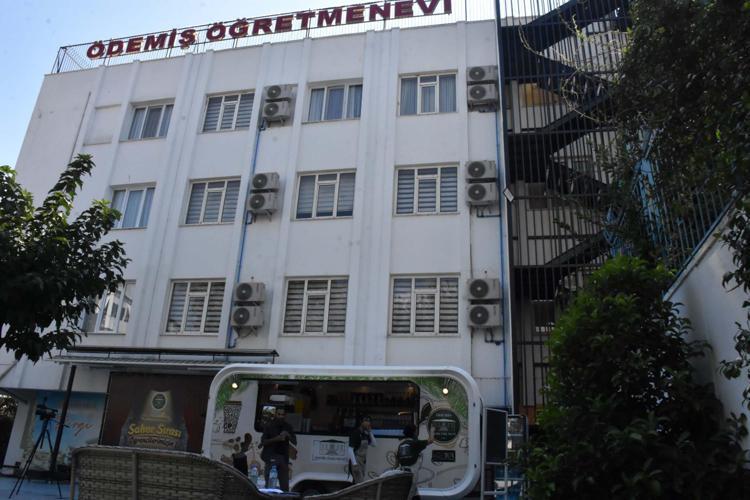 HEM SİVİL TOPLUMLA İŞ BİRLİĞİ HEM ÖĞRENCİLERE İKRAM