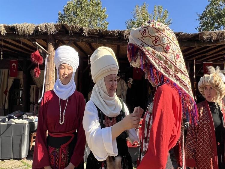 KÜLTÜRÜMÜZÜ SERGİLİYORUZ