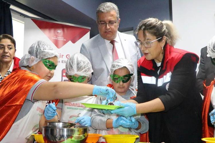 ÇOCUKLAR BURADA GÖRDÜKLERİNİ EVDE EBEVEYNLERİNE GÖSTERECEK