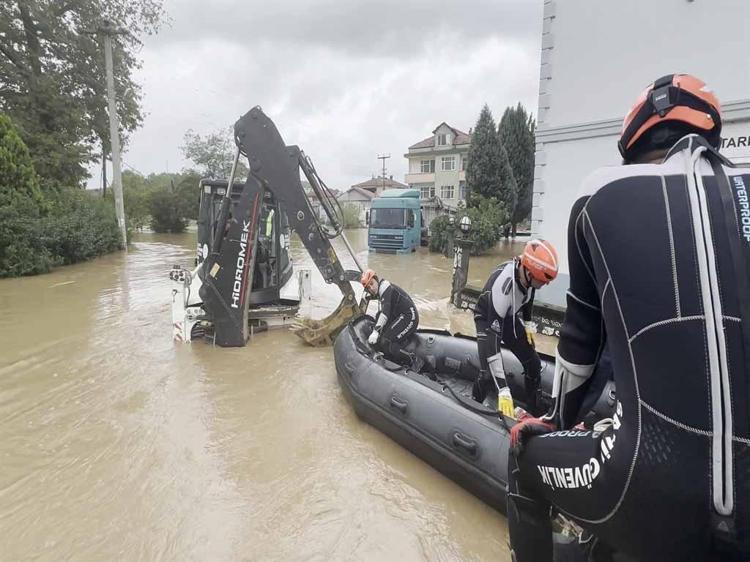 GEYVEDE YOL ÇÖKTÜ