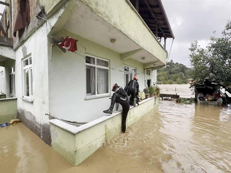 MAHSUR KALANLAR KURTARILDI
