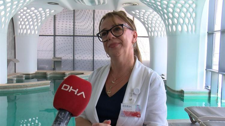 ‘İNSAN BELİNE KADAR SUYA GİRDİĞİNDE AĞIRLIĞININ YÜZDE 50SİNİ KAYBEDER’