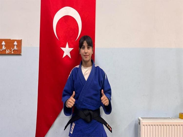 ‘ÜLKEMİ EN İYİ ŞEKİLDE TEMSİL ETMEK İSTİYORUM’