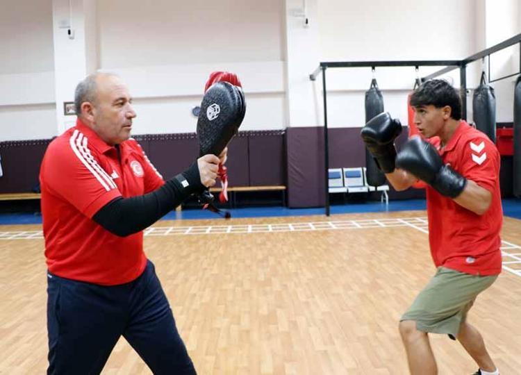 BOKS BRANŞINDA BAŞARIDAN BAŞARIYA KOŞUYORUZ