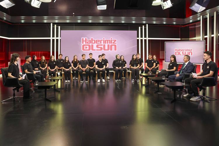 ERKOÇ: KAMERA ÖNÜNDE KONUŞMAK BİZİ ÇOK GELİŞTİRİYOR