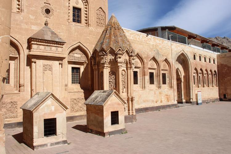 SARAYA DİJİTAL BİR YAPI KAZANDIRMAYA ÇALIŞIYORUZ