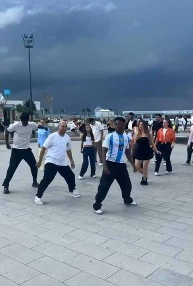 ‘GİRNE’DE ‘MUTLULAR’ ŞOV’