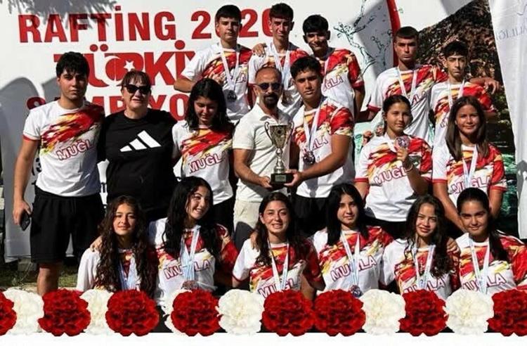 RAFTİNGE ALIŞTI VE ÇOK BAŞARILI BİR SPORCU OLDU