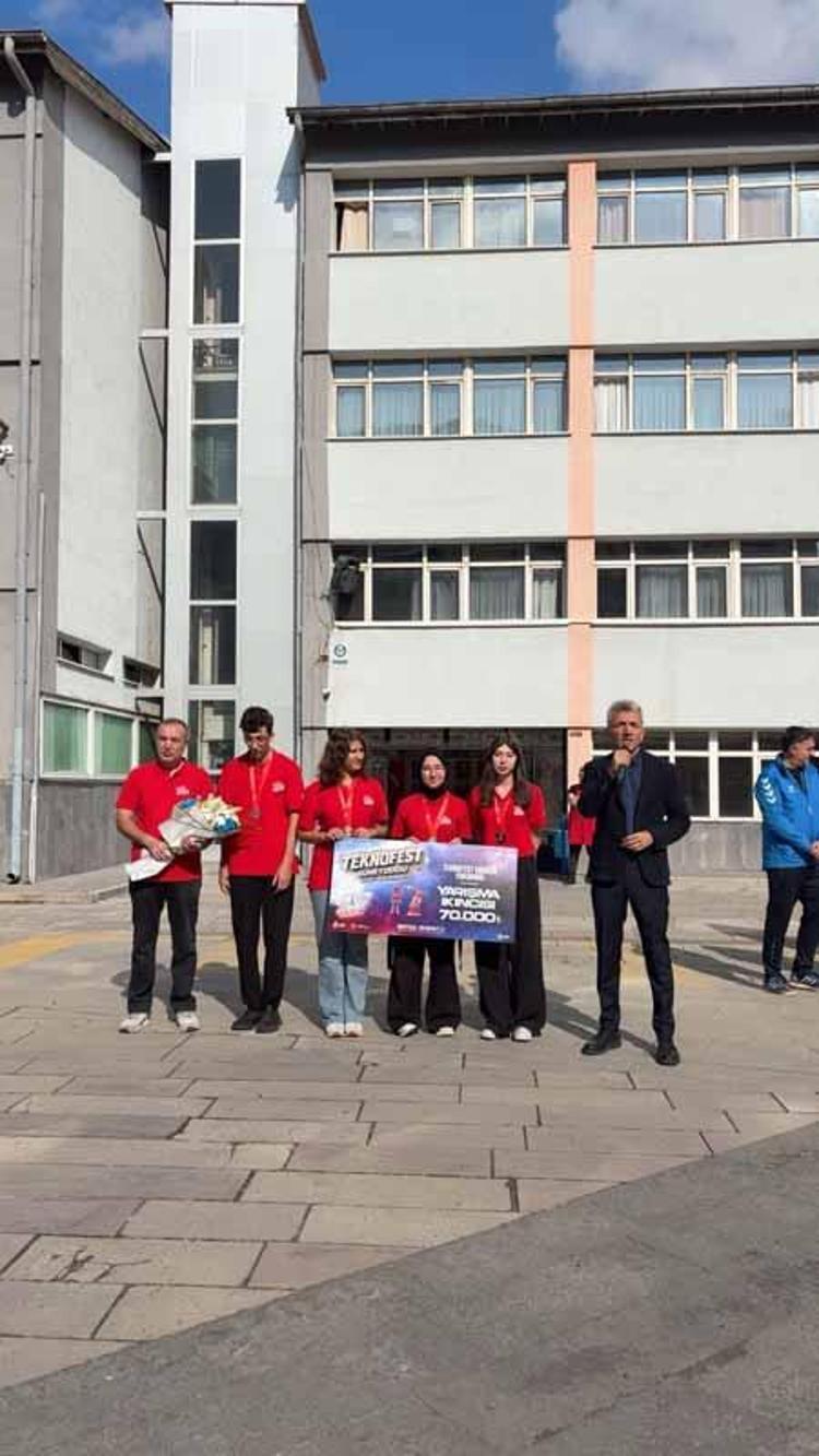 ‘HAVACILIK VE UZAY BÖLÜMÜNE YÖNELDİM’