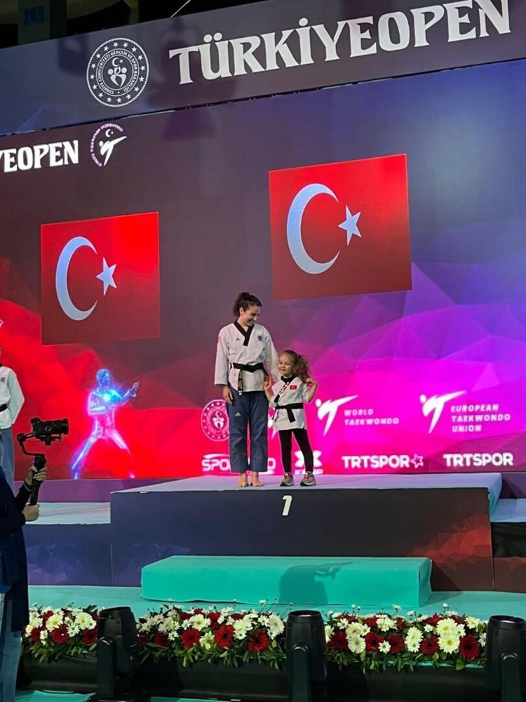 HEP SPORUN İÇİNDE BÜYÜDÜ