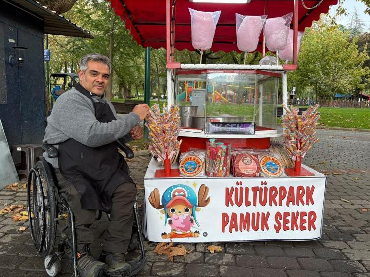 TANESİ 50 TLYE PAMUK ŞEKERİ SATIYOR