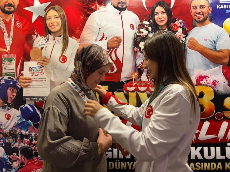 ‘16 GÜN AYRI KALDIK, GÖZYAŞLARIYLA UĞURLADIK’