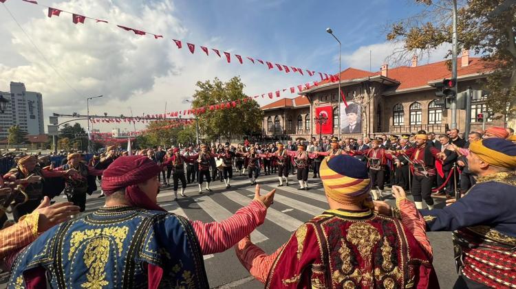 İLK MECLİSTE TÖREN