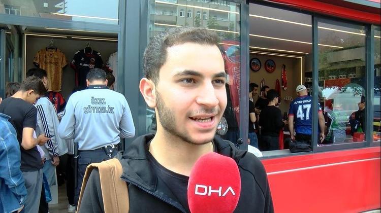 ‘TAKIM BİZLERİ ÇOK MUTLU EDİYOR’