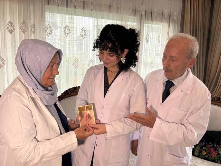 ‘ANNEM İLHAM KAYNAĞI’