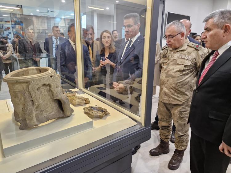 ‘ERZURUM’DA AÇILMASI GURUR VE ONUR VERİYOR’