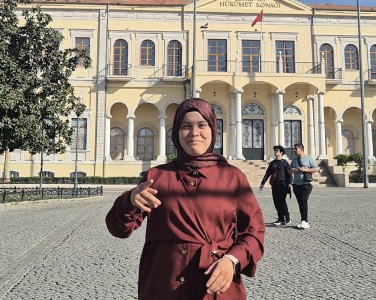 SESLER YOKTU AMA SEVGİ VARDI