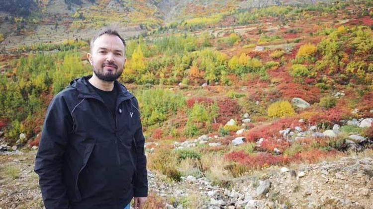 ‘SANKİ BİR TABLONUN İÇİNDE GİBİYİZ’