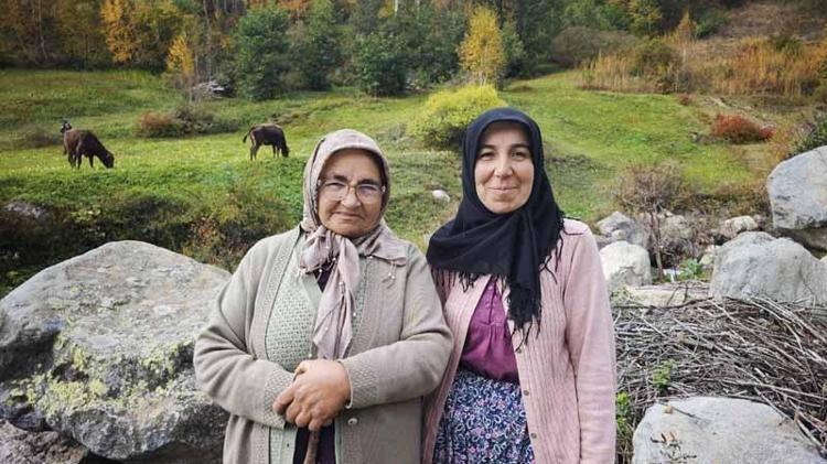 ‘RENK CÜMBÜŞÜNDE YAŞIYORUZ’