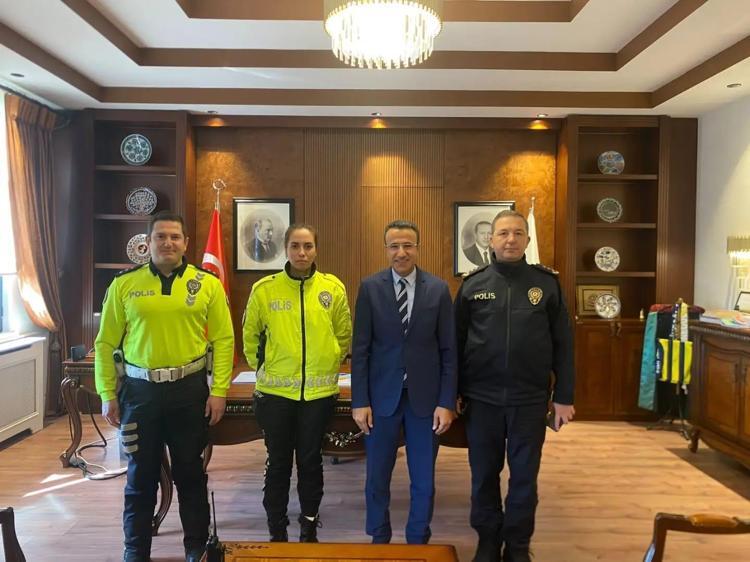 BU MİLLETİN VİCDANINI ÜNİFORMASININ İÇİNDE GURURLA TAŞIYOR