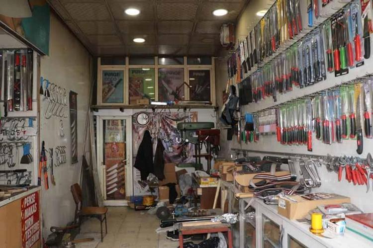 BIÇAKLAR 50 LİRADAN SATILIYOR
