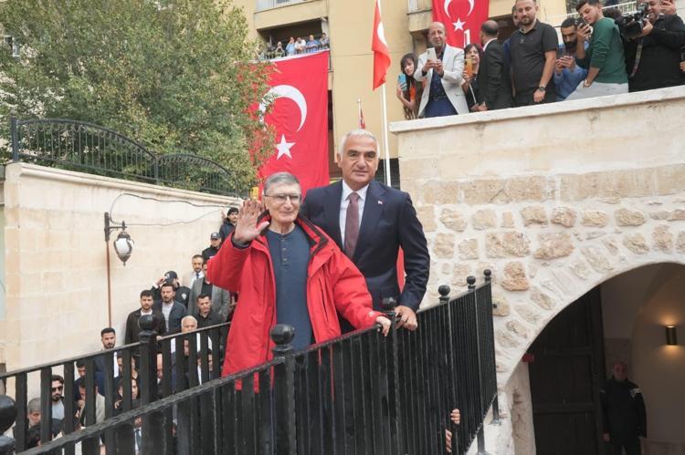 ‘HEM TÜRKİYEYİ HEM DE SAVURU DÜNYAYA TANITMAYA ÇALIŞACAĞIM’