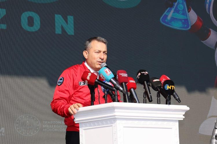 ‘BİLGİYİ TEKNOLOJİYE DÖNÜŞTÜRMEK ZORUNDAYIZ’