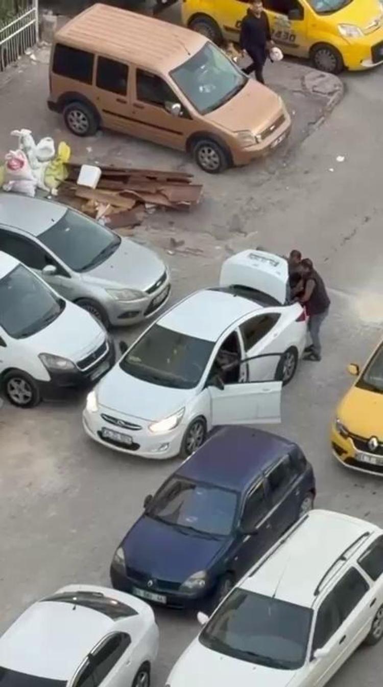 BABASI, KARDEŞİ VE KUZENİ EVE GÖTÜRMÜŞ