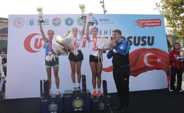 4 BİN KATILIMCI 5 KİLOMETRELİK PARKURU KOŞTU