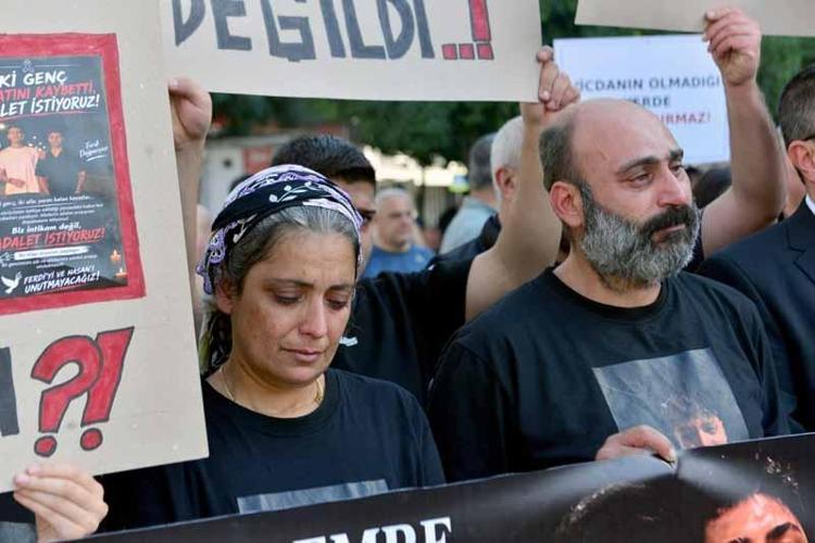 AİLELER KARARA TEPKİ GÖSTERDİ