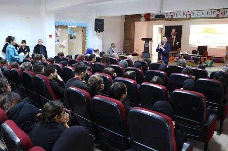 ‘PROJEMLE AVRUPA BİRİNCİSİ, DÜNYANIN DA EN İYİ 9 ÖĞRETMENDEN BİRİSİ OLDUM’