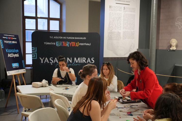 FARKLI EL SANATLARI ATÖLYELERDE DENEYİMLENDİ