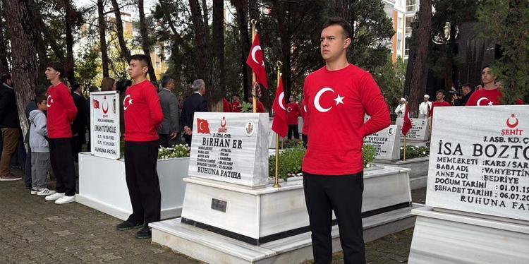 KIRKLARELİDE ÇELENK TÖRENİ