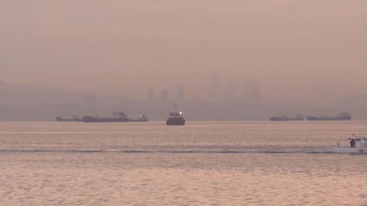 İstanbul Boğazı sis nedeniyle gemi trafiğine kapatıldı