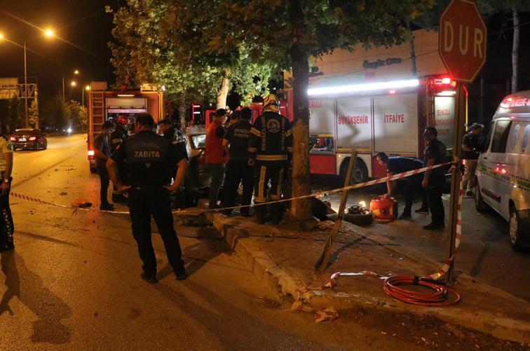 Nişanlı çift, doğum günü kutlaması dönüşü kazada yaşamını yitirdi