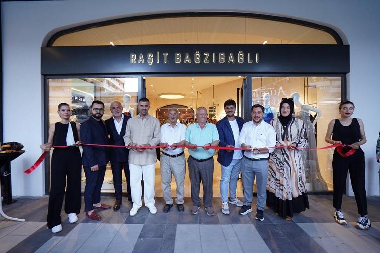 Raşit Bağzıbağlı, Downtown Yaşam ve Eğlence Merkezinde mağaza açtı