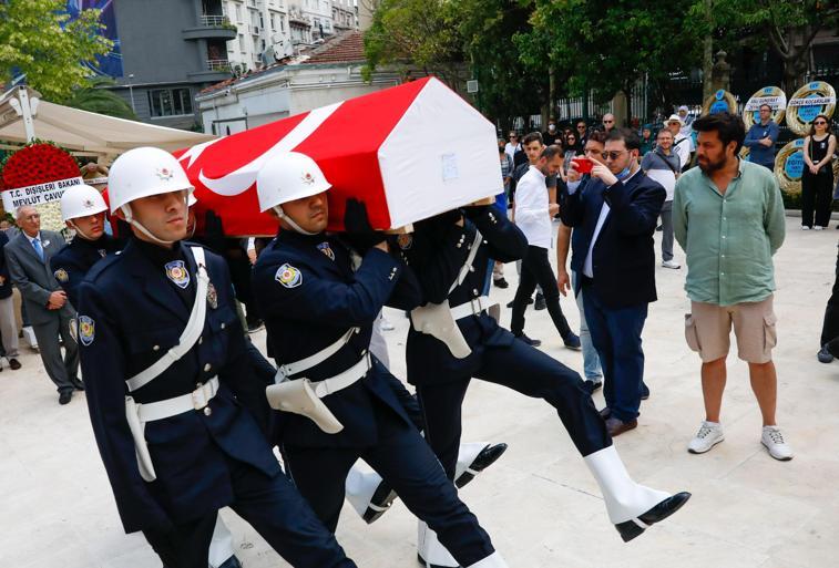 Eski Dışişleri Bakanı İlter Türkmen son yolculuğuna uğurlandı