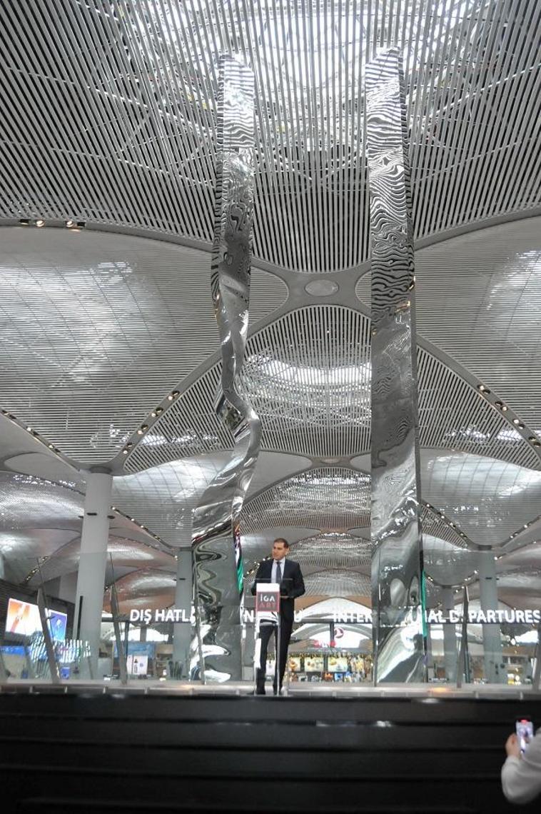 İstanbul Havalimanı’nda 37,7 metrelik heykelin açılışı yapıldı