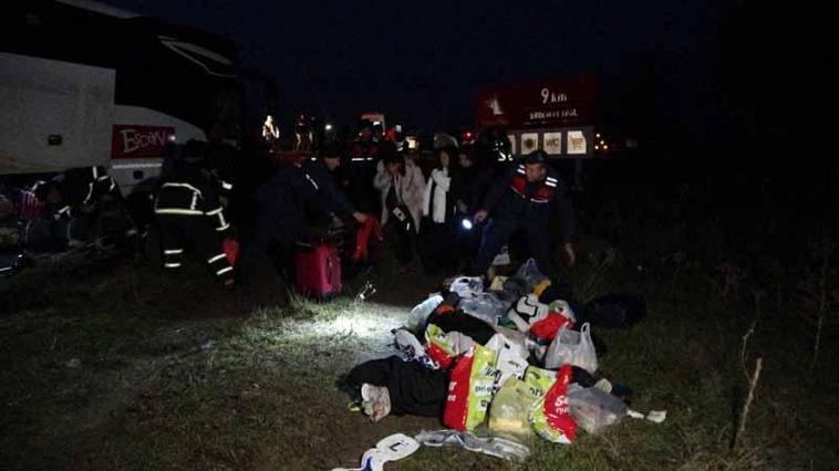 Çanakkalede tur otobüsü yoldan çıktı; 37 yaralı